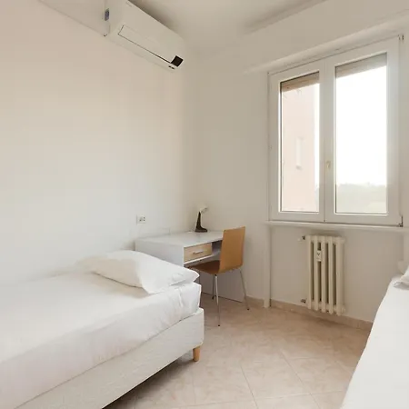 Guesthost - Parco Nord With 2 Bedrooms ميلان